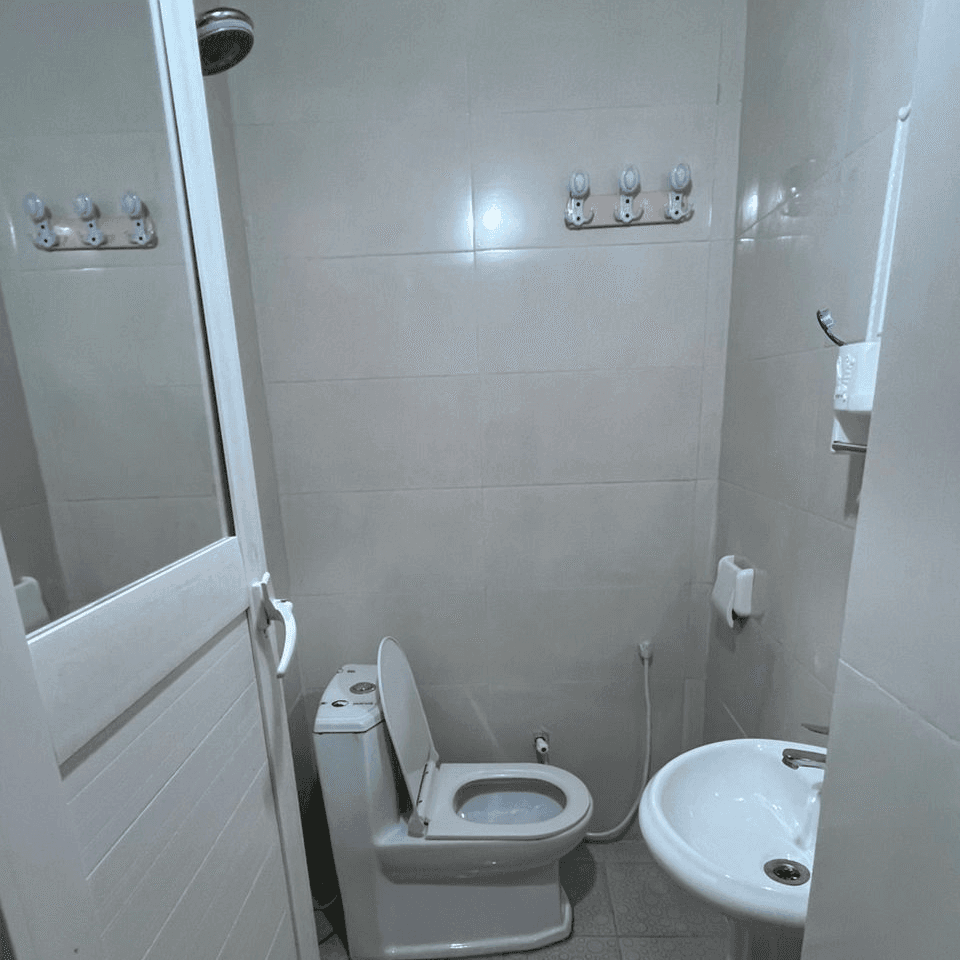 اجاره اقامتگاه بومگردی با استخر روباز در طبل قشم - درخت زندگی محوطه