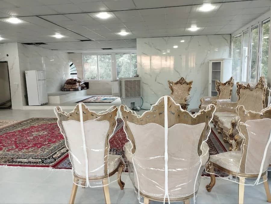خانه باغ در تنگه گنجه ای نزدیک رودخانه - طبقه دوم  حیاط و نما ساختمان 