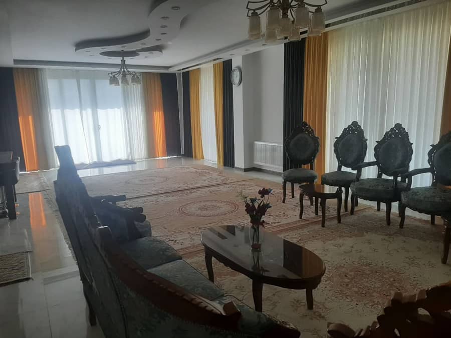 ویلا با استخر روباز آبسرد در اسفهران فلاورجان - اصفهان  نما ساختمان و استخر 