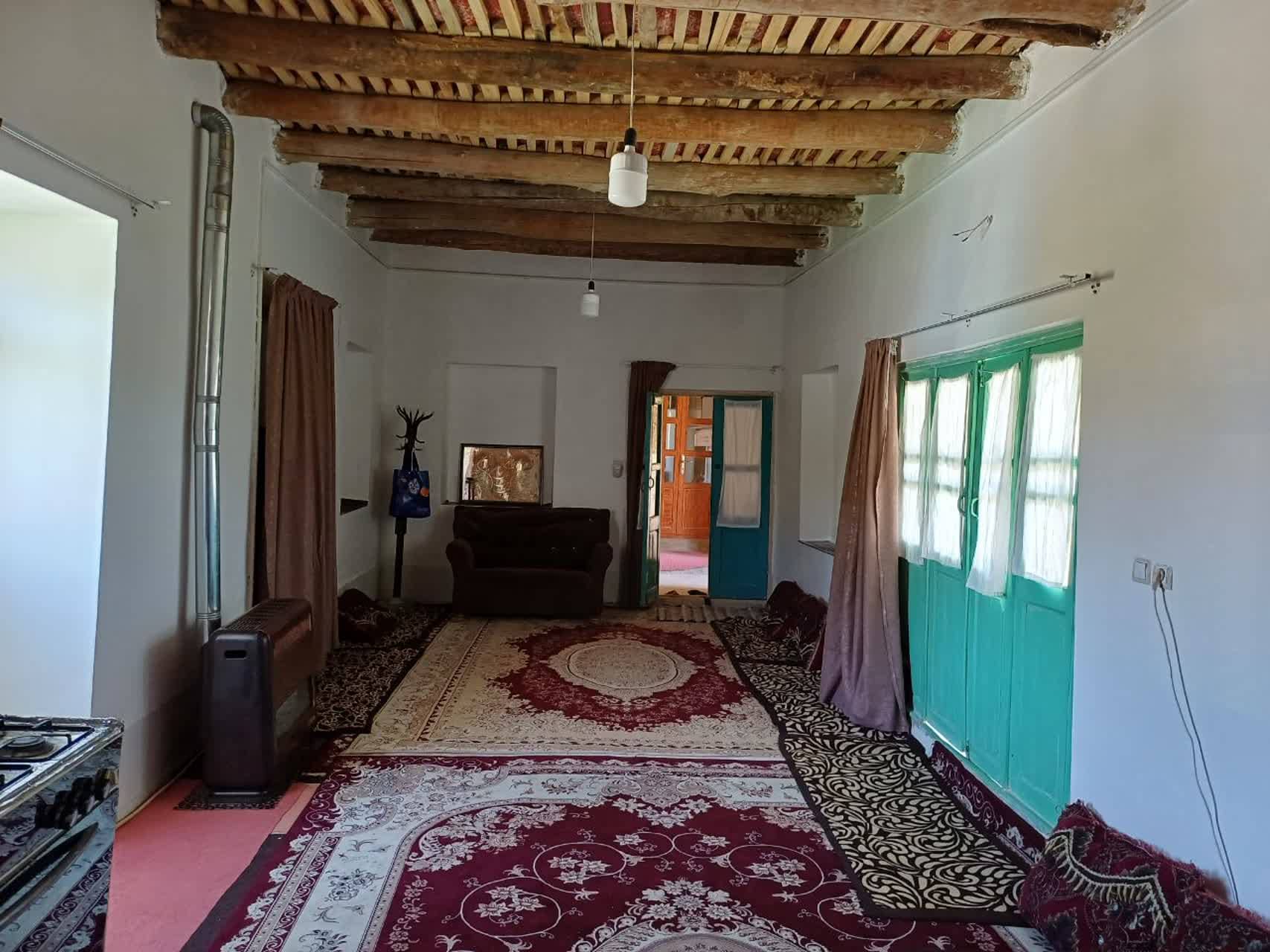 اقامتگاه بومگردی در روستا ویست خوانسار - 1  محوطه 