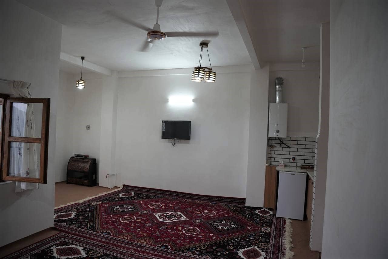 بومگردی در روستا چینو علی‌آبادکتول - 5 نما اقامتگاه 