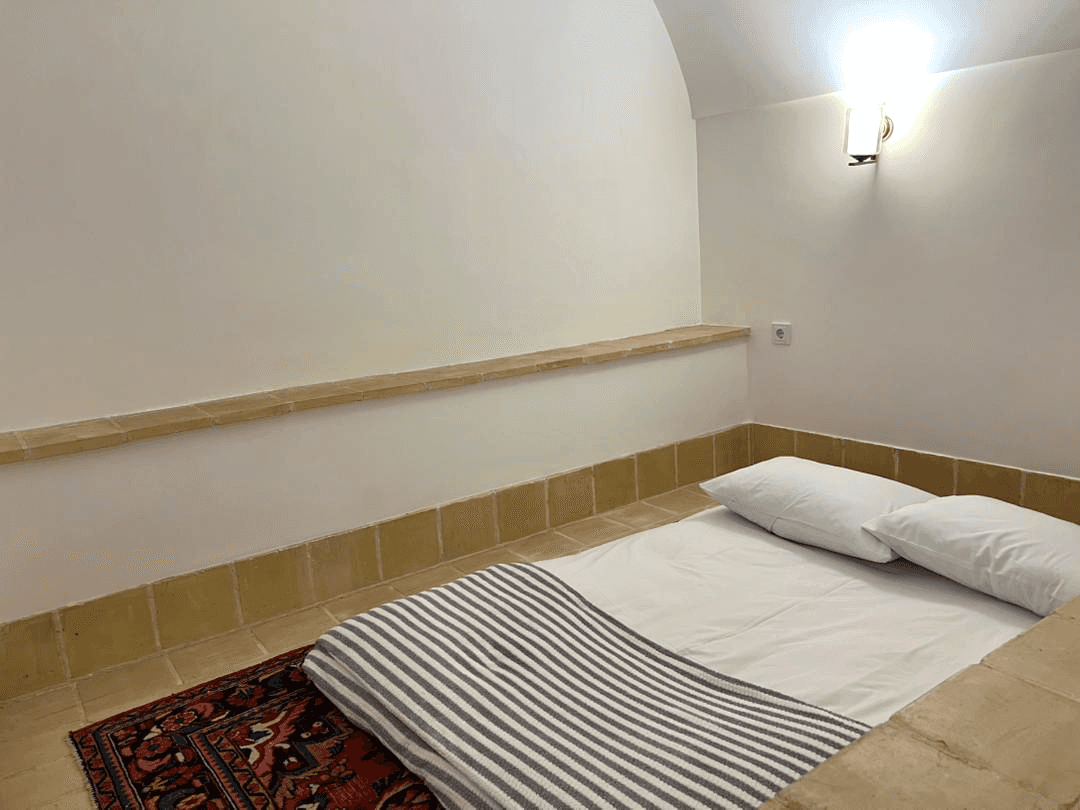 اجاره اتاق سه تخته در خیابات فهادان یزد - 103 حیاط اقامتگاه