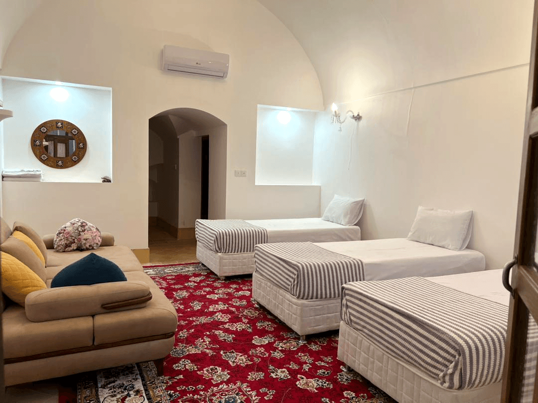 اجاره اتاق سه تخته در خیابات فهادان یزد - 103 حیاط اقامتگاه