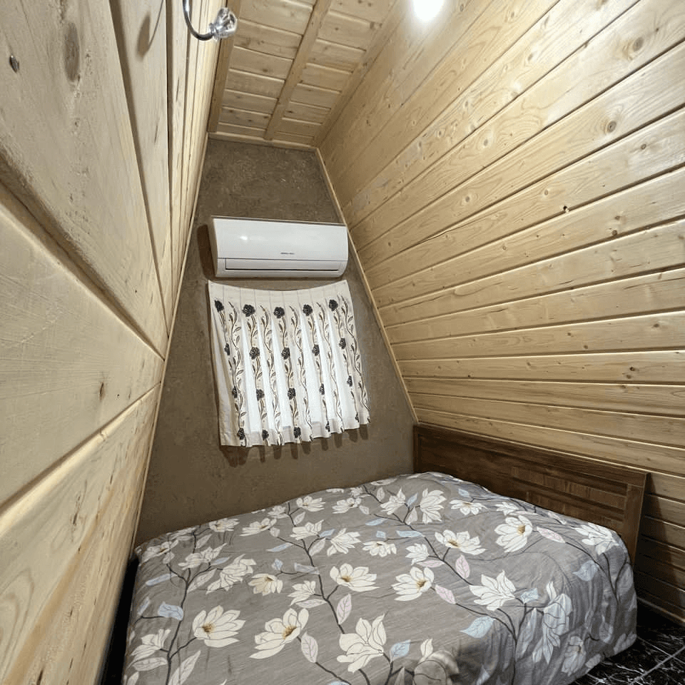 کلبه سوئیسی جنگلی دوبلکس جکوزی دار در اربه کله رامسر نما کلبه 