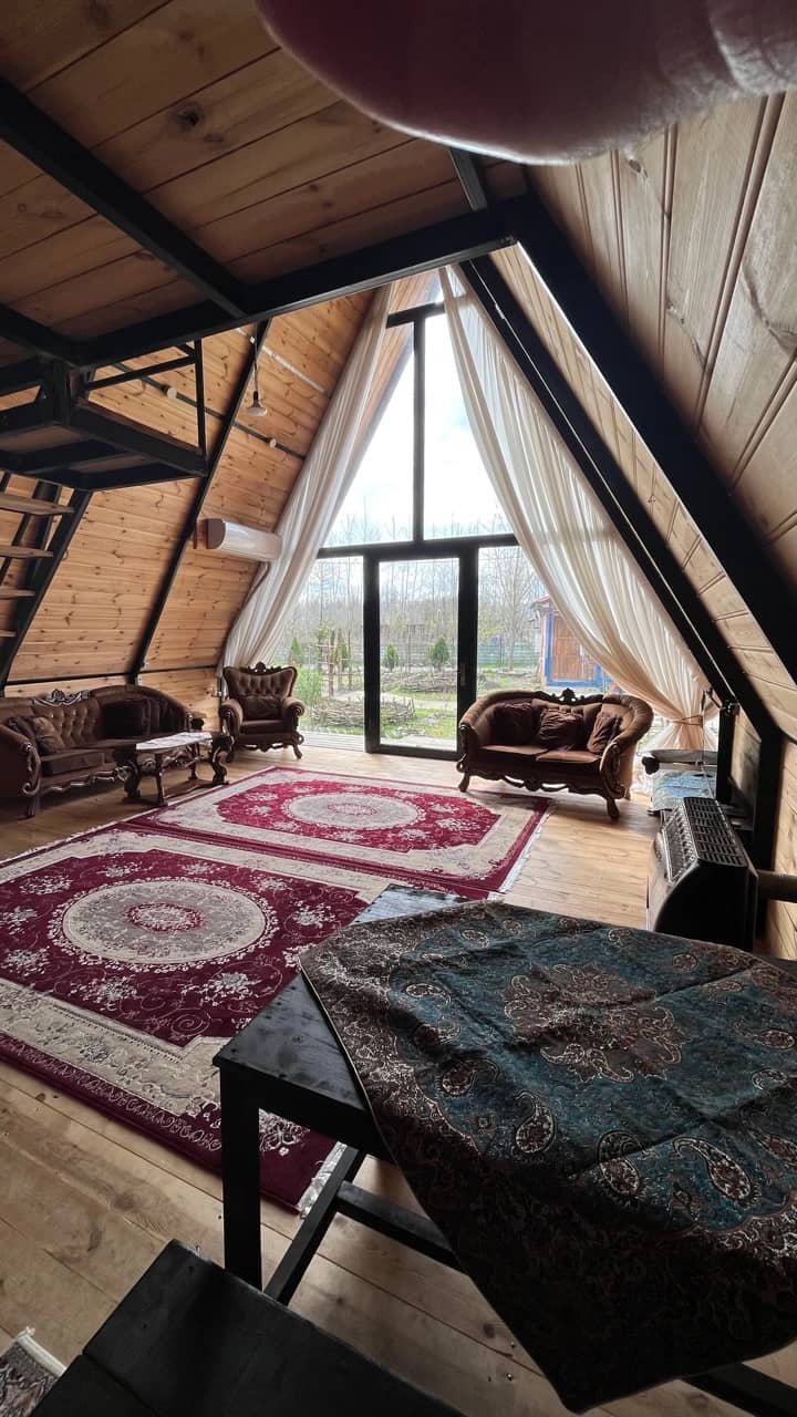 کلبه سوئیسی جنگلی در روستا لتیین تالش   نما کلبه سوئیسی 