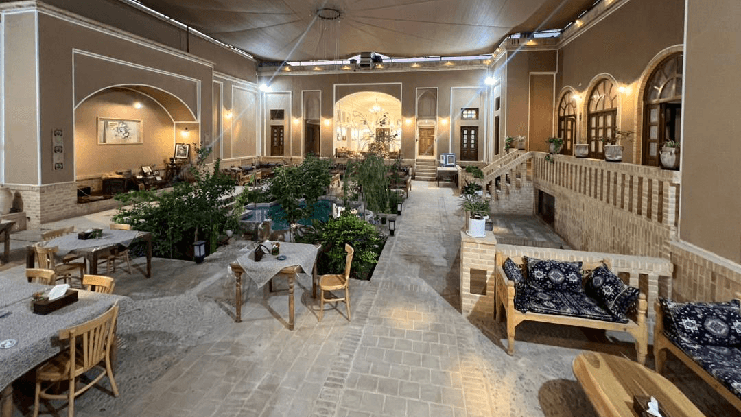 اجاره اتاق یک تخته در خیابان فهادان یزد - 101 حياط اقامتگاه