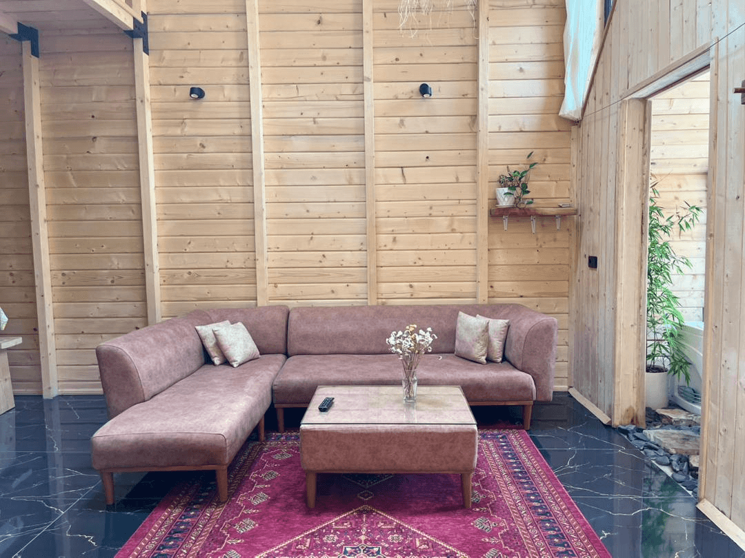 اجاره کلبه سوئیسی جکوزی دار در روستا میانرود رضوانشهر - هیلا  نما کلبه 