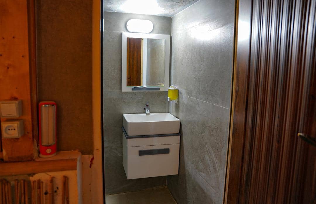 کلبه جنگلی در جنگل های سه هزار تنکابن - اکونومی افرا  نما