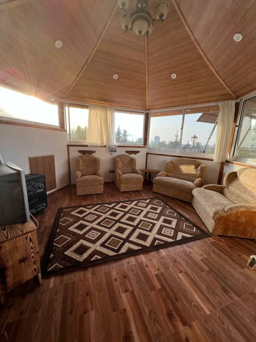 کلبه چوبی در رمک رامسر  نما کلبه