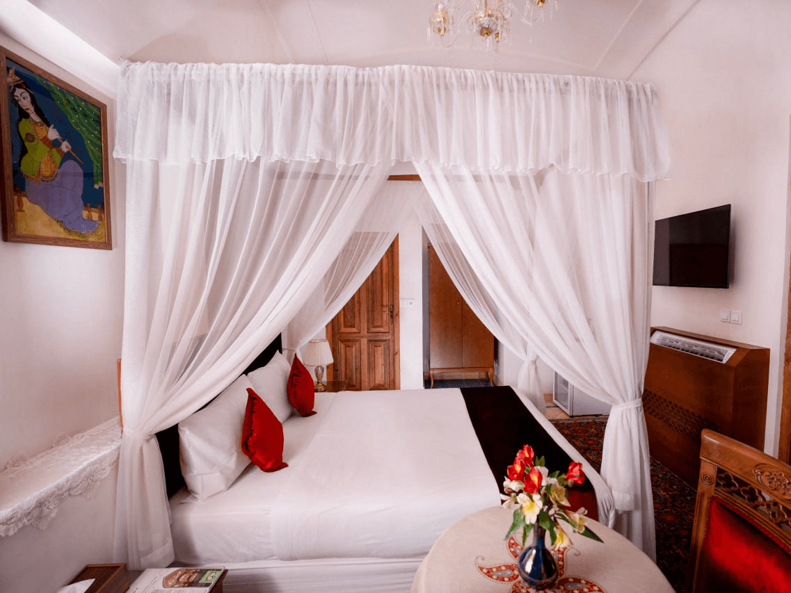 اقامتگاه سنتی در خیابان فاضل نراقی کاشان - 106 دابل لوکس فضای اتاق 