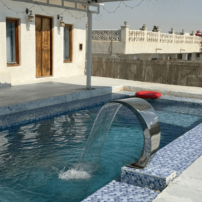 اقامتگاه بومگردی با استخر روباز آبسرد در سلخ قشم - چهار تخته vip اتاق