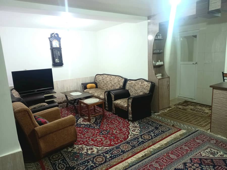 ویلا جنگلی در روستا سوستان لاهیجان - طبقه همکف  نما ویلا ، واحد همکف درب مجزا