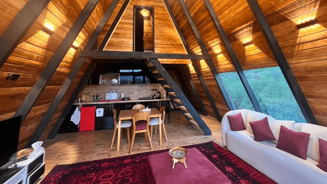 کلبه سوئیسی جکوزی دار در روستای بالف کلای ‌شرقی سوادکوه - دوخواب  سالن