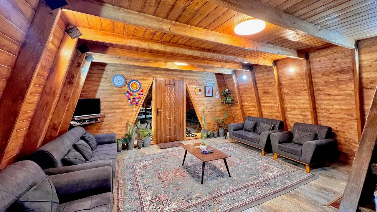 کلبه سوئیسی جنگلی در روستای اسپوک سوادکوه شمالی  نما