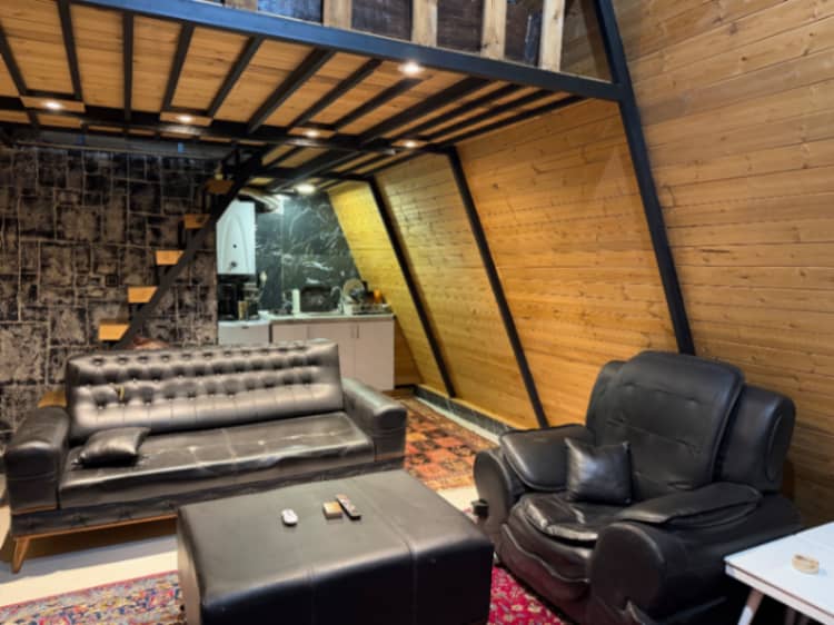  کلبه سوئیسی در جاده سروک یاسوج نما کلبه سوئیسی 