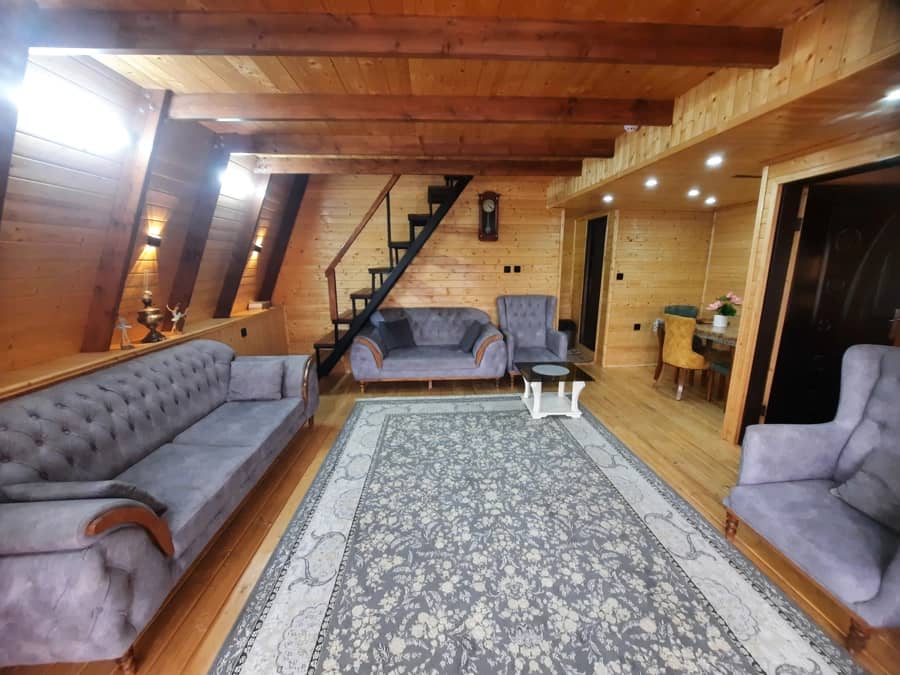 کلبه سوئدی با استخر روباز آبگرم در بهشهر  نما کلبه 