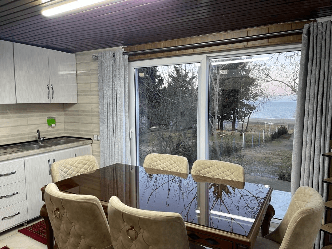 اجاره ویلا ساحلی در روستا علی آباد بندر انزلی - هلیا سالن