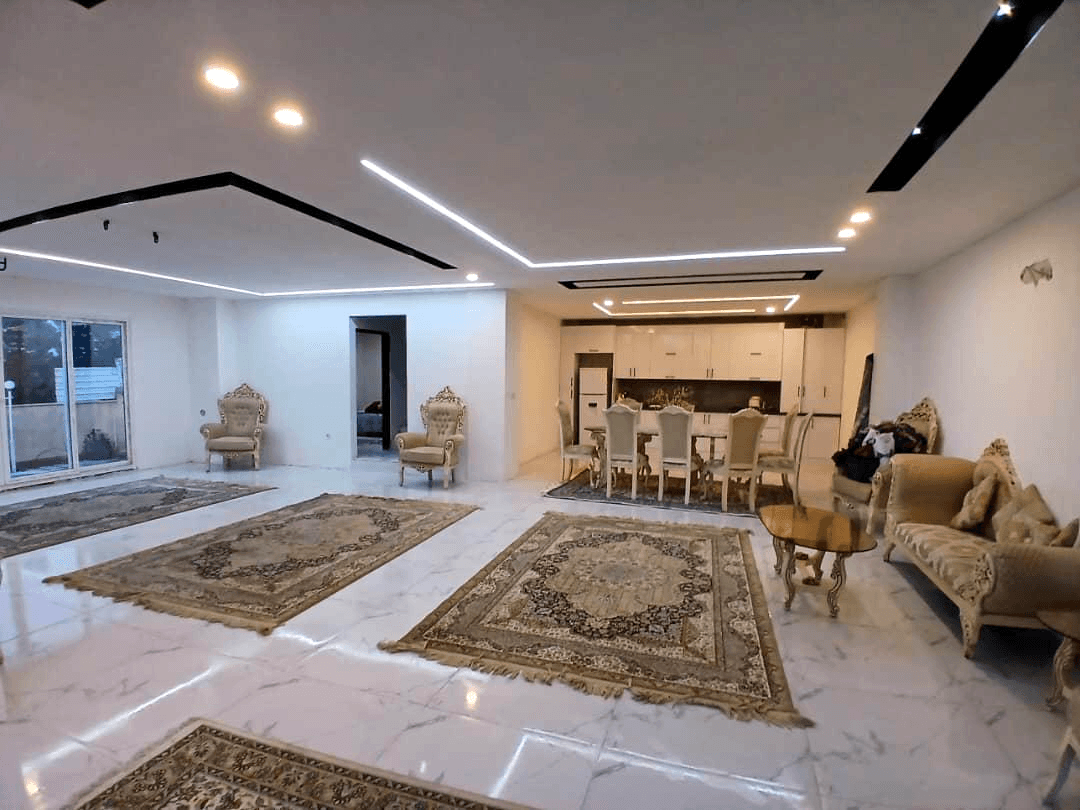 ویلا با استخر روباز آبسرد در حومه شهر شیراز  نما ویلا 