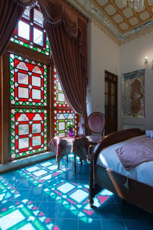 بوتیک هتل دو تخته در شیراز - رزانا نما و حیاط 