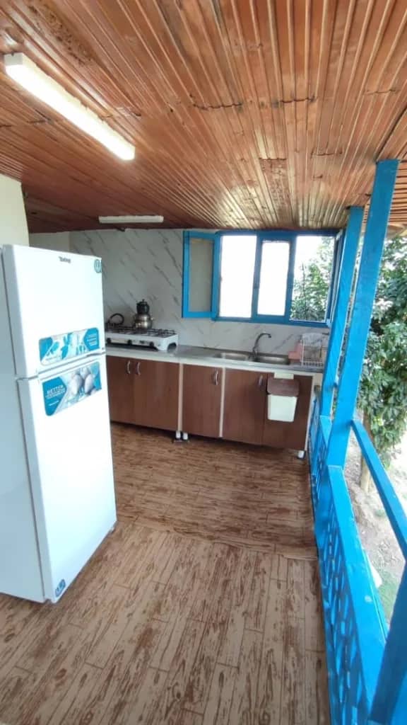 بومگردی در روستای سیاه صوفیان کوچصفهان - چوچاق محوطه و نما ساختمان  