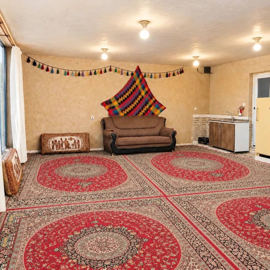 بومگردی در روستای چشمه پهن سرابله سیروان - 6 سالن و آشپزخانه 