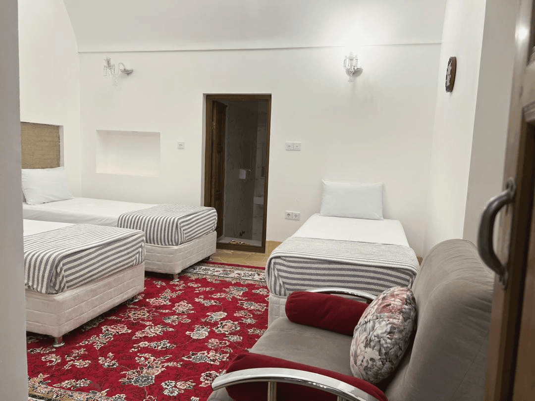 اجاره بومگردی سه تخته در فهادان یزد - 105 حیاط 