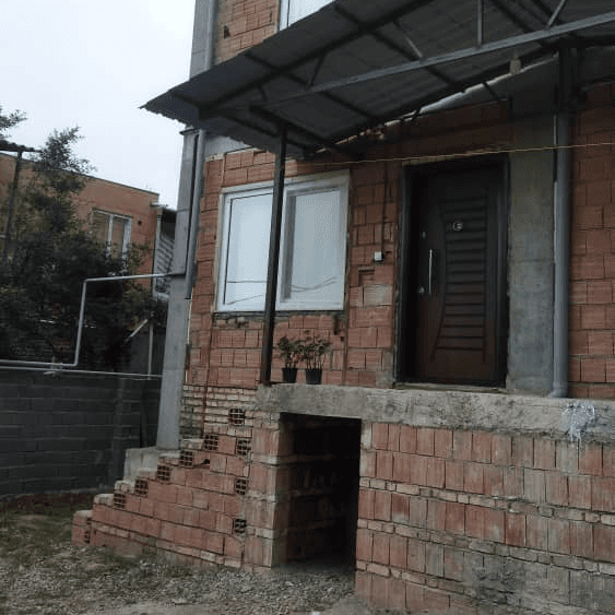 منزل ویلایی تکخوابه ملک خان در روستای الازمن  سالن