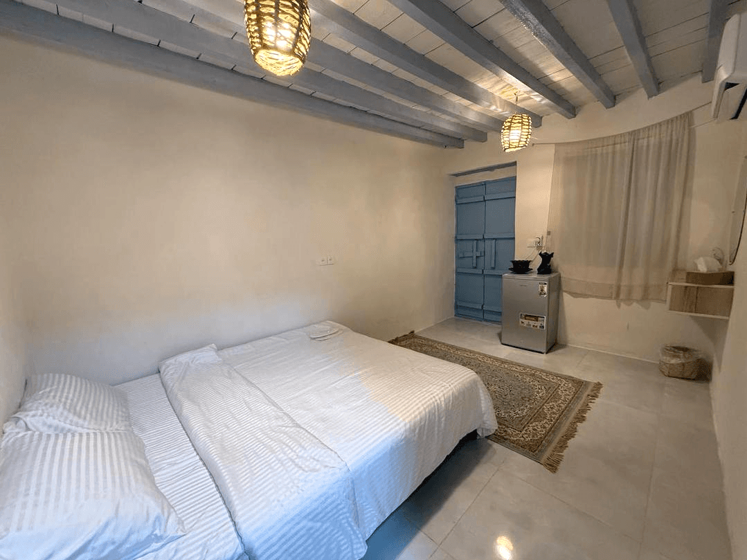 اقامتگاه بومگردی در رمکان قشم - کهور حیاط اقامتگاه