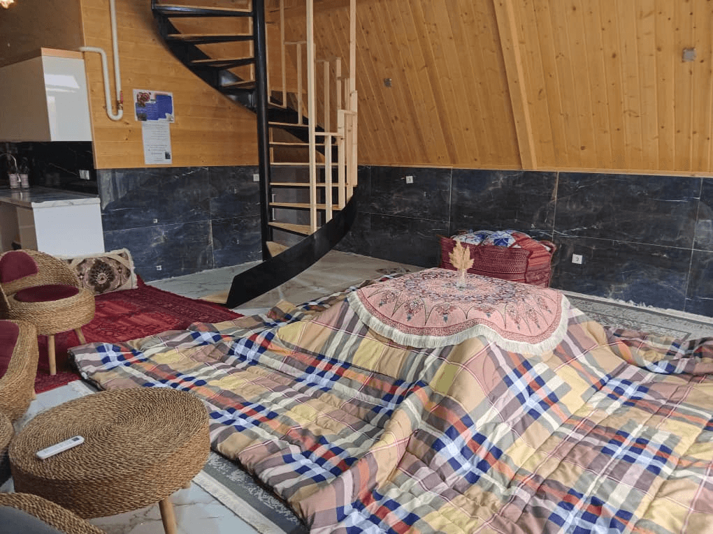 کلبه سوئیسی در نرمه سفلی سمیرم - 1  نما کلبه 1