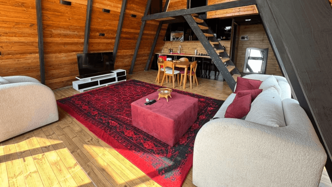 کلبه سوئیسی جکوزی دار در روستای بالف کلای ‌شرقی سوادکوه - دوخواب  سالن