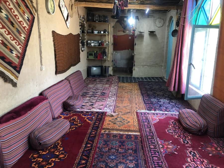 اقامتگاه بومگردی در روستا طویبه اهواز نما و حیاط اقامتگاه