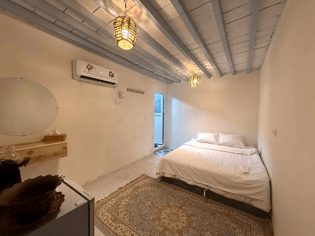 اقامتگاه بومگردی در رمکان قشم - کهور حیاط اقامتگاه