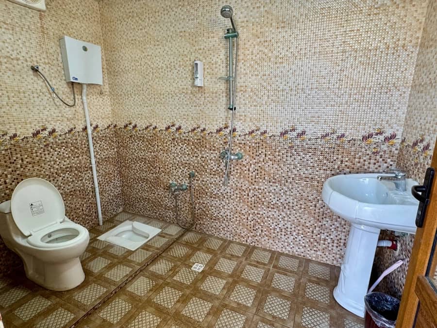 اقامتگاه بومگردی ساحلی در روستا بوستانو پارسیان - اتاق 4 تخته محوطه و نما