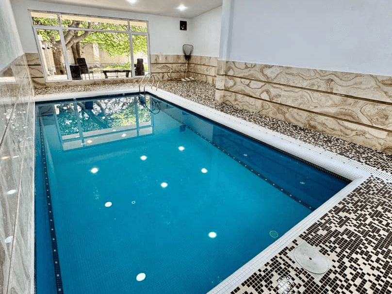 ویلا استخر سرپوشیده آبگرم در رامسر  نما ویلا 