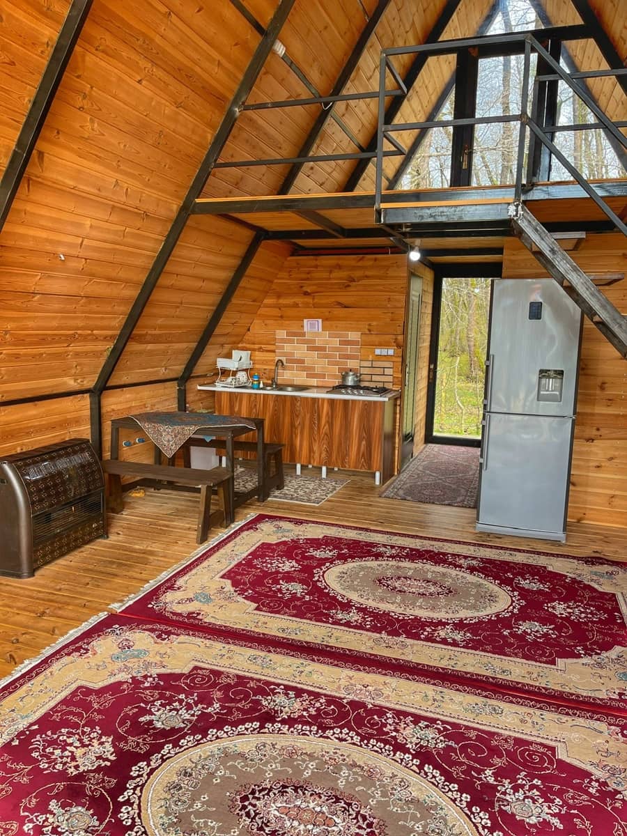 کلبه سوئیسی جنگلی در روستا لتیین تالش   نما کلبه سوئیسی 