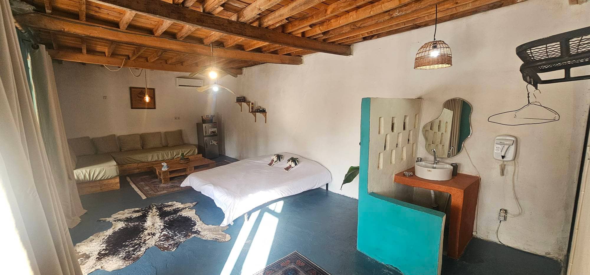 اقامتگاه بومگردی در روستا معتمدآباد طبل - نخل  نما اتاق 