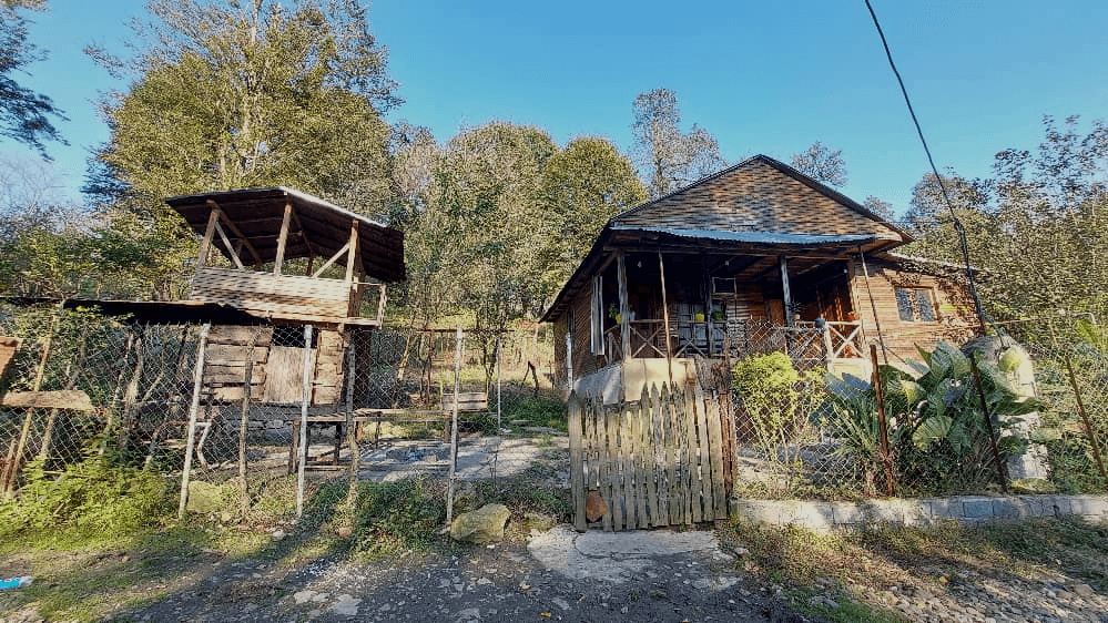 اجاره کلبه چوبی در روستا افراسی لفور شیرگاه  نما کلبه چوبی