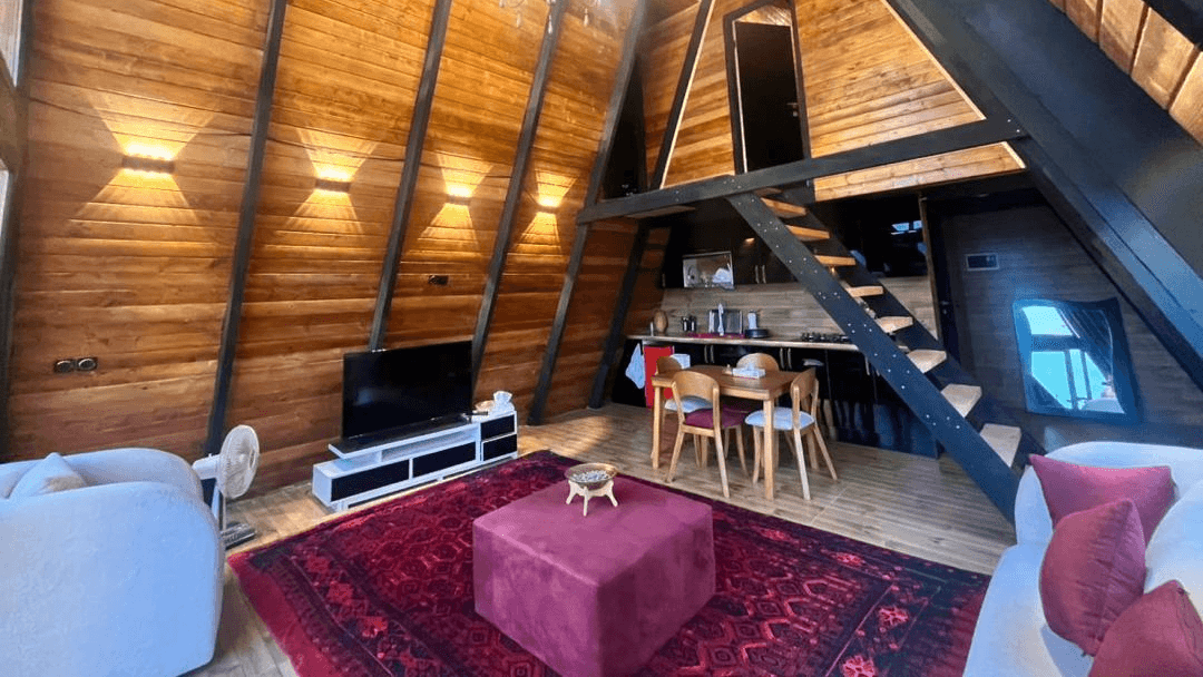 کلبه سوئیسی جکوزی دار در روستای بالف کلای ‌شرقی سوادکوه - دوخواب  سالن