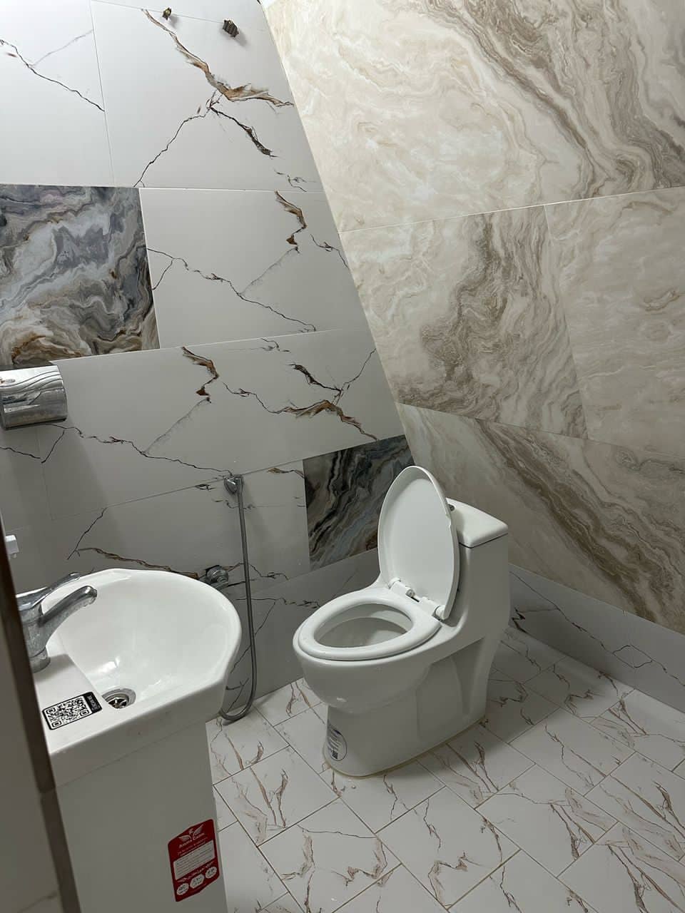 کلبه سوئیسی دوبلکس جکوزی دار در اربه کله رامسر نما کلبه