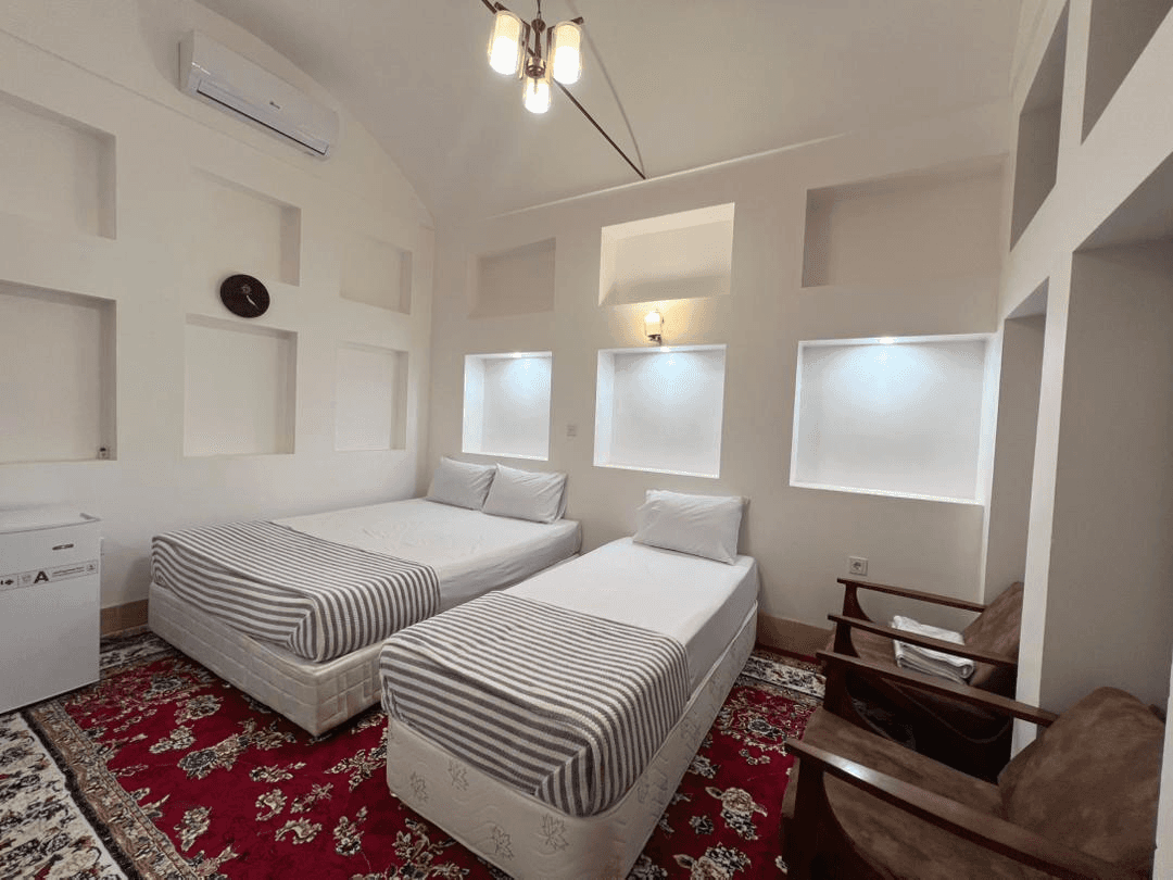 اجاره اتاق سه تخته در خیابان فهادان یزد - 108 حیاط اقامتگاه 