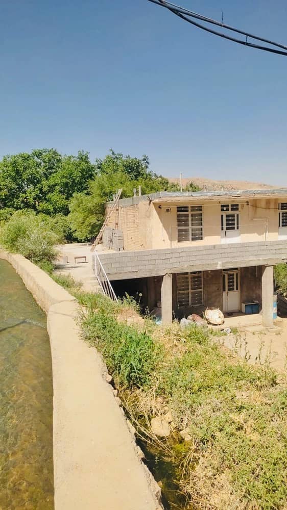 خانه ویلایی در روستای مارگون سپیدان  سالن و آشپزخانه 