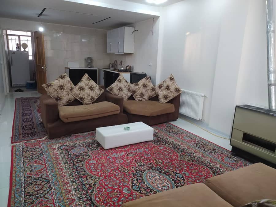 اجاره آپارتمان تکخواب در شهرک ولیعصر اصفهان  سالن و آشپزخانه 
