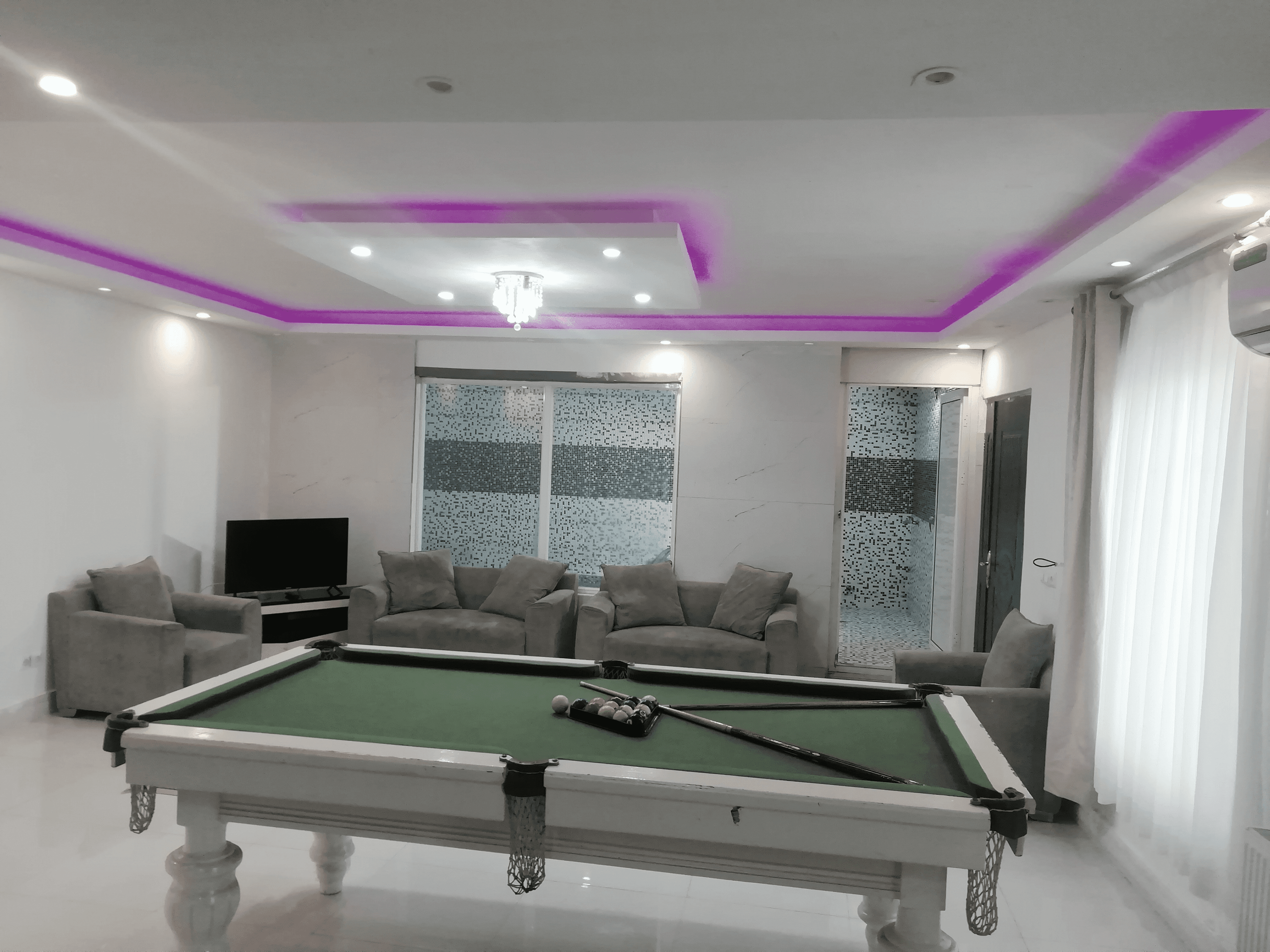 ویلا با استخر سرپوشیده آبگرم در روستا لزربن تنکابن  نما ویلا 