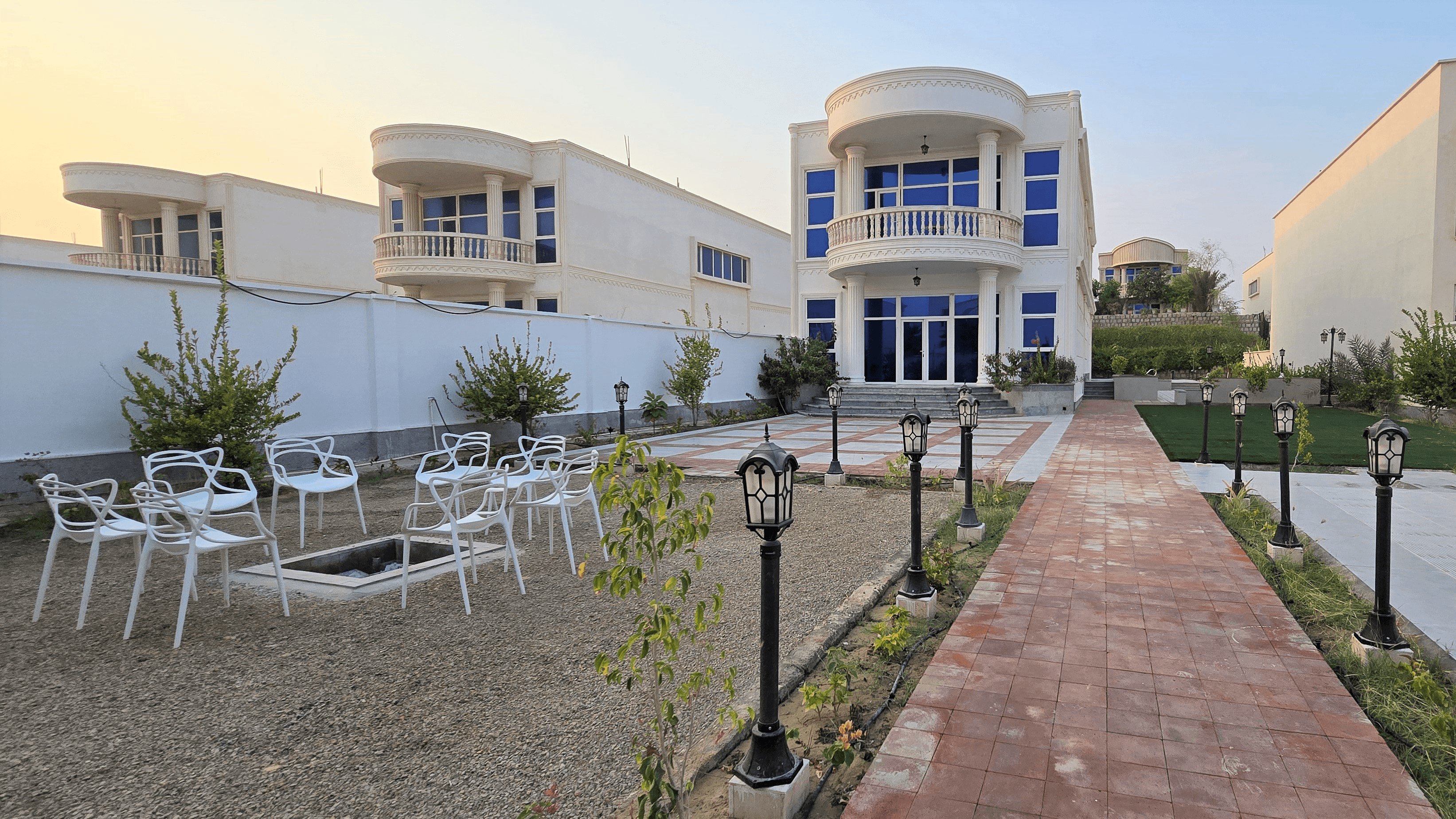 اجاره ویلا استخر روباز نزدیک ساحل در شهرک چهل عمارت قشم  نما ویلا 