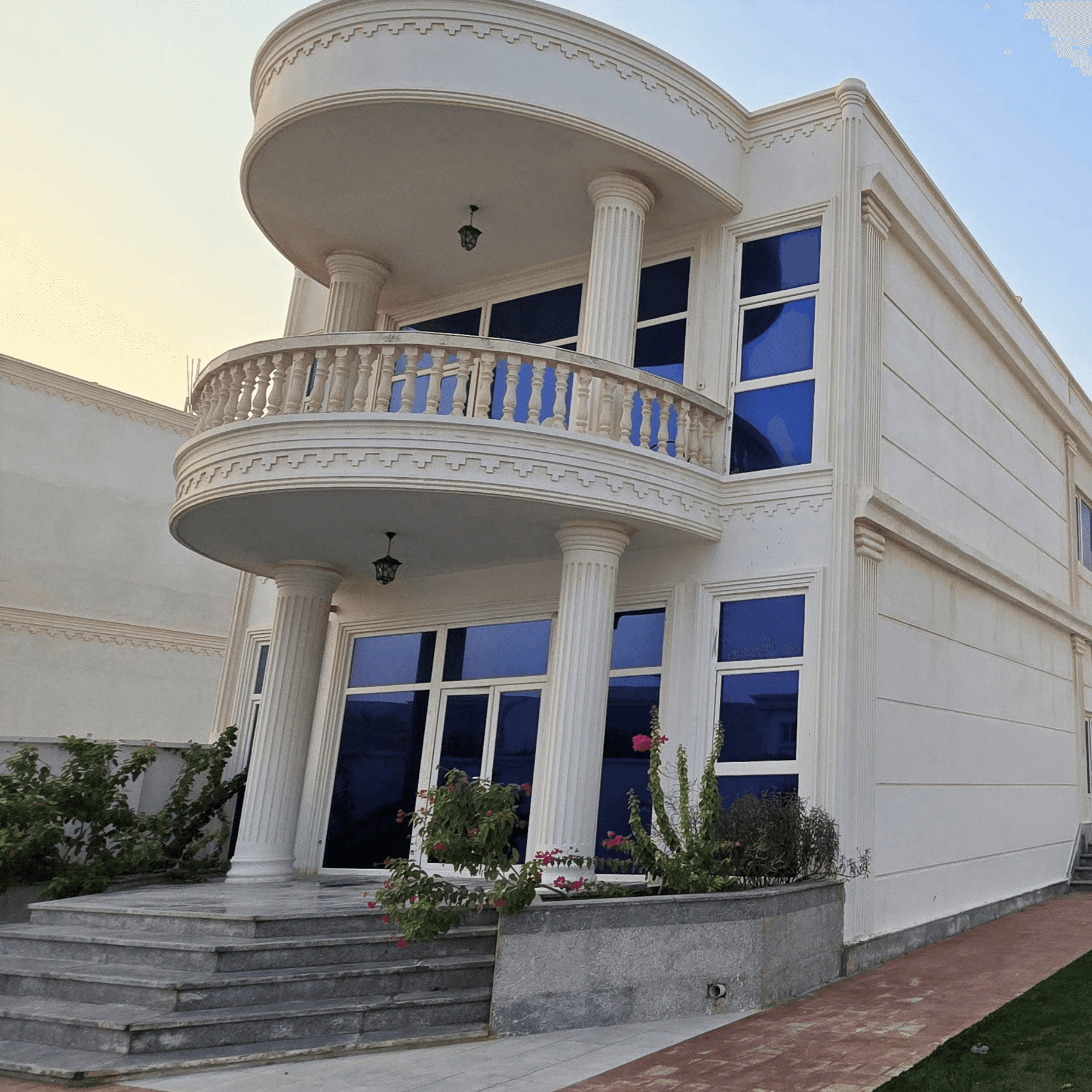 اجاره ویلا استخر روباز نزدیک ساحل در شهرک چهل عمارت قشم  نما ویلا 