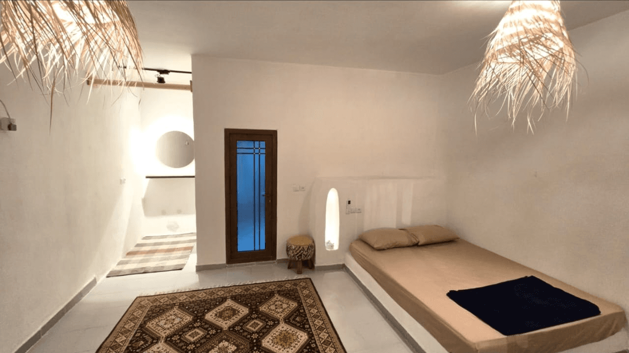 اجاره ویلا با استخر روباز آبسرد در سهیلی قشم - 4 خواب  استخر روباز آبسرد و حیاط ویلا 