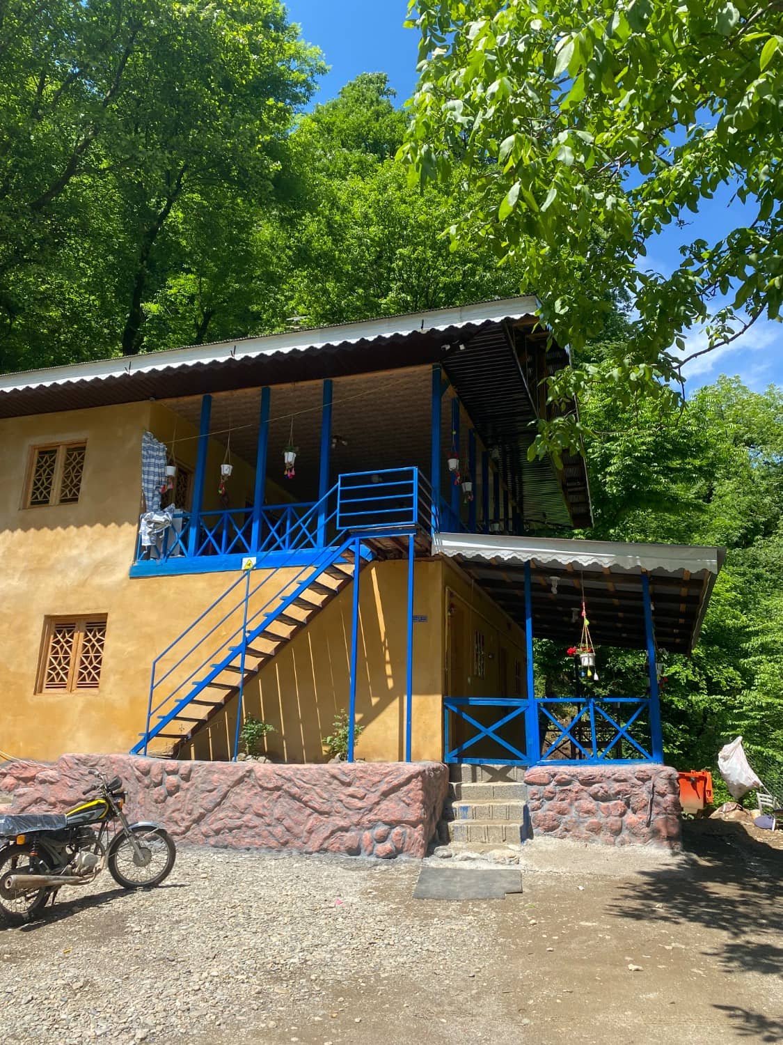 اقامتگاه بومگردی جنگلی در روستای سخیبن - همکف  چشم انداز 