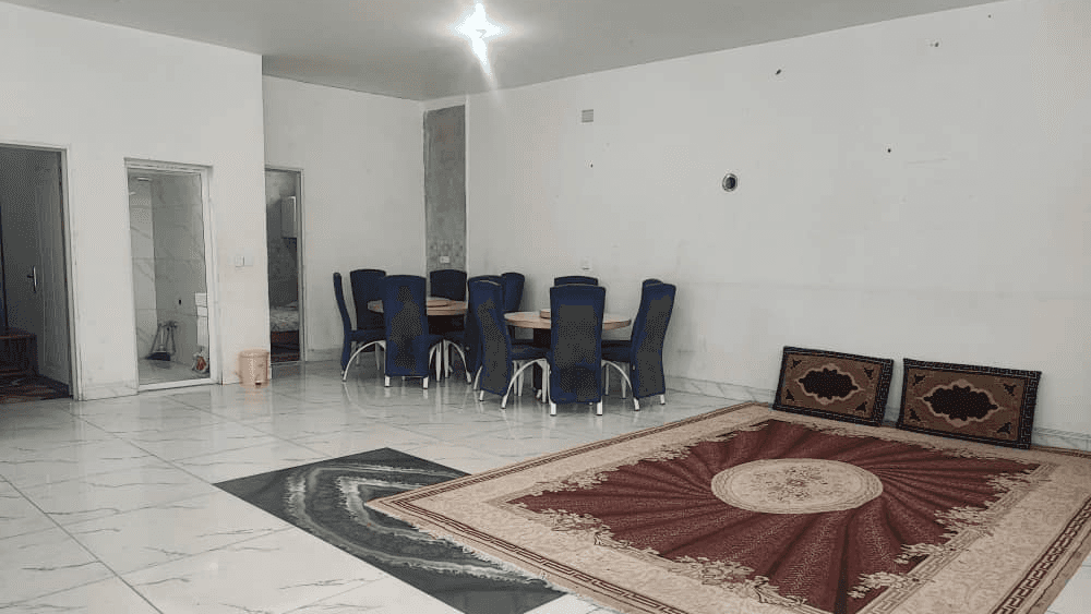 ویلا با استخر روباز آبسرد در شاپورجان شیراز حیاط