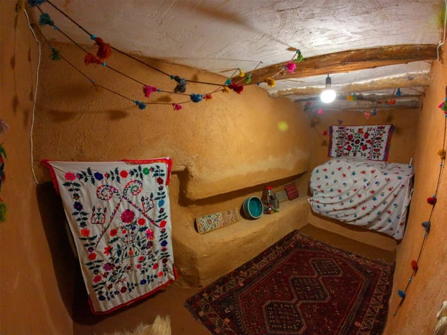 بومگردی در روستای بادبر بوانات  - آناهید اتاق 