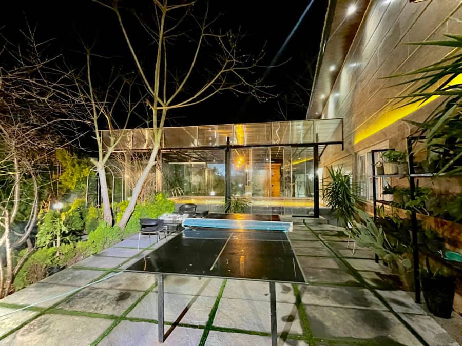 ویلا استخر سرپوشیده آبگرم در پیرکلاچای رشت  استخر سرپوشیده آبگرم و محوطه 